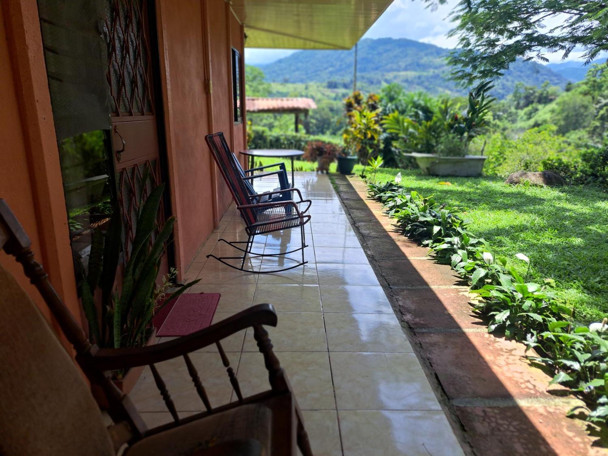 Hospedaje Luis & Ana Pejibaye Bilik gambar