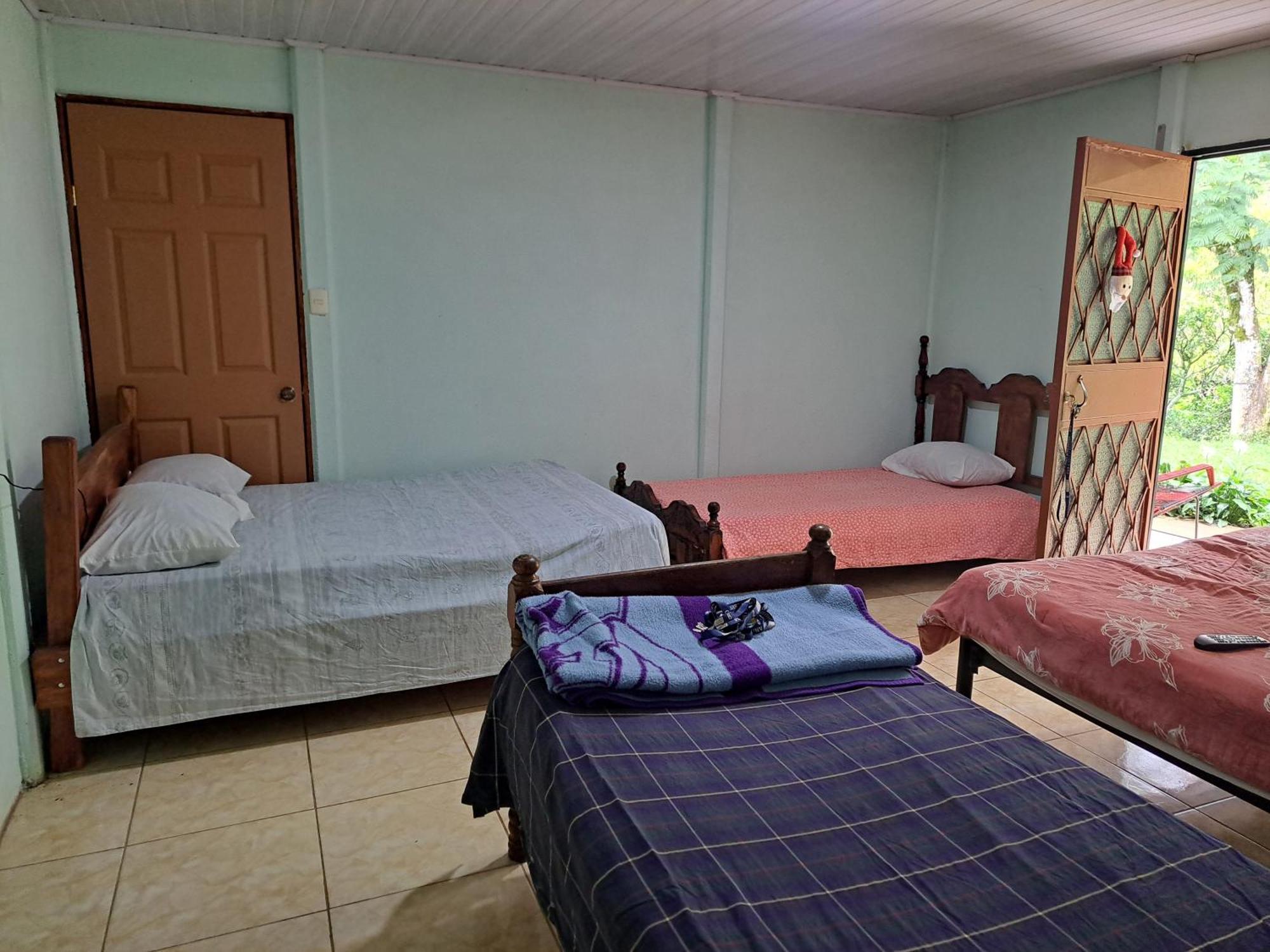 Hospedaje Luis & Ana Pejibaye Bilik gambar