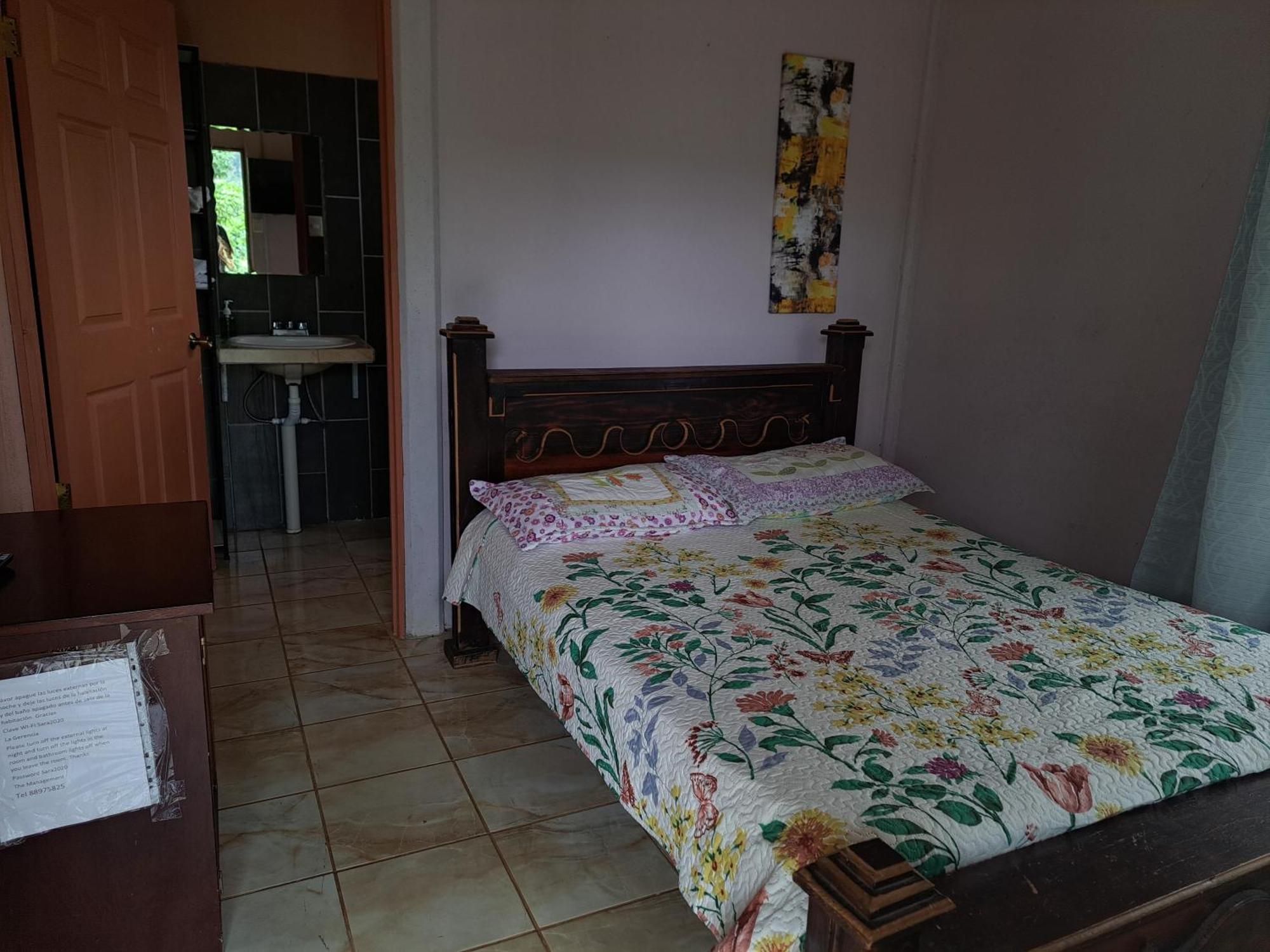 Hospedaje Luis & Ana Pejibaye Bilik gambar